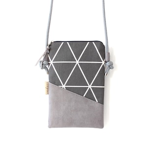 Handytasche zum Umhängen "DORA" / Handytasche mit Kordel, Umhängetasche Handy, Crossbody Handytasche / Vegan, Kunstleder, Grau, Dreiecken