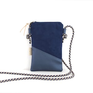Handytasche zum Umhängen "ANKA"/ Handytasche mit Kordel, Umhängetasche Handy, Crossbody Handytasche / Vegan, Kunstleder, Blau, Kordel