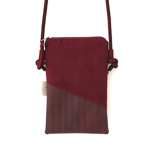 Handytasche zum Umhängen "MAXIM"/ Handytasche mit Kordel, Umhängetasche Handy, Crossbody Handytasche / Vegan, Kunstleder, Weinrot, Kordel