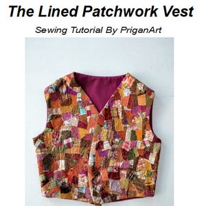 Op de afbeelding: Een patchwork vest met een bordeauxvoering. Het vest is gemaakt van verschillende stoffen in tinten bruin, oranje, rood en paars. Het vest heeft een V-hals en is open.