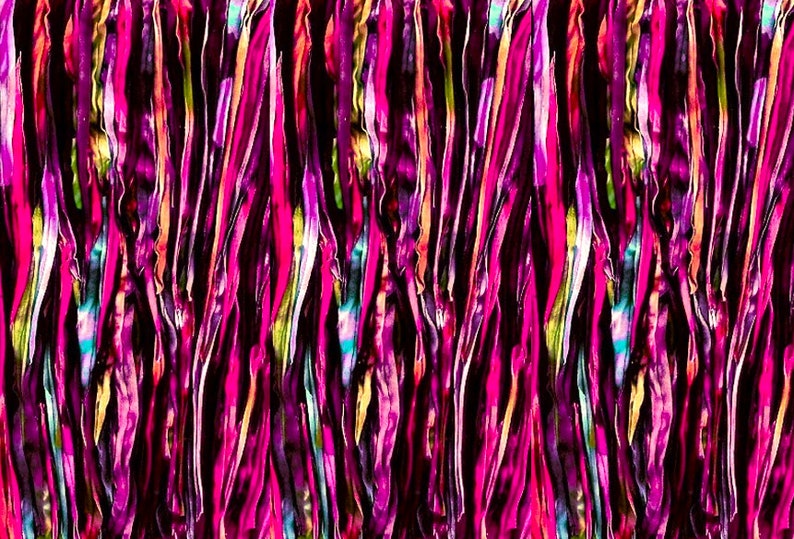 Puede incluir: Patr&oacute;n abstracto de rayas verticales en tonos de rosa, morado y negro. Las rayas son ligeramente onduladas y tienen un aspecto texturizado.