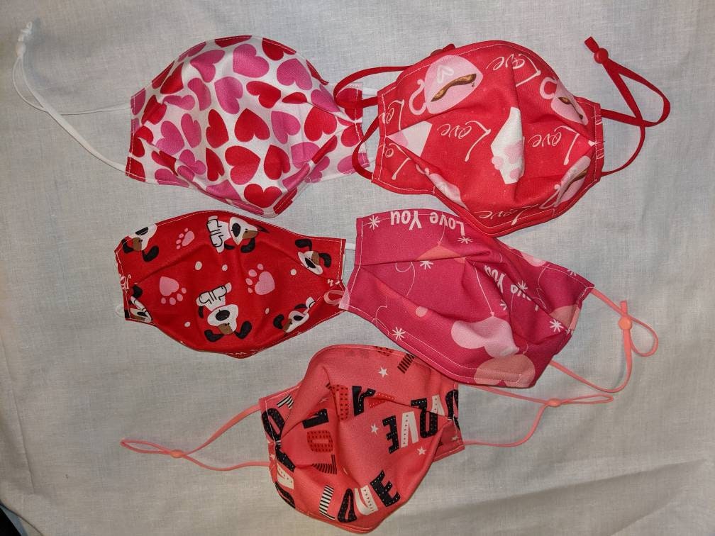 Packs of 5 Valentine's day themed face masks | Etsy