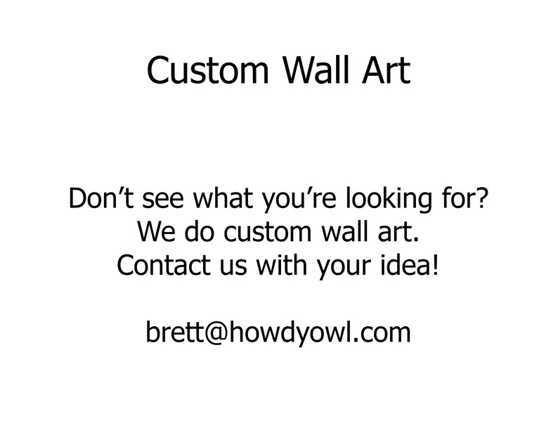 K&ouml;nnte beinhalten: Text auf wei&szlig;em Hintergrund, der "Custom Wall Art" und "Sie finden nicht, wonach Sie suchen? Wir machen individuelle Wandkunst. Kontaktieren Sie uns mit Ihrer Idee! brett@howdyowl.com" lautet.