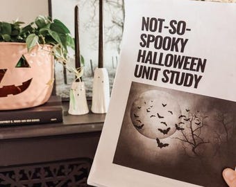 Inte så läskig Halloween-studie för barn | Kristen hemundervisning i höstlektion | Fladdermöss, ugglor, spindlar, vargar, måne | Praktisk inlärning