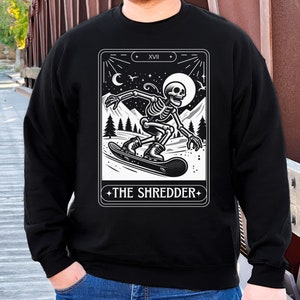 Snowboard Sweatshirt Snowboarder Sweatshirt, Tarot Karte Rundhalsausschnitt, Skeleton Snowboarding Geschenk für Snowboarder, Unisex, Winter Reise Geschenk