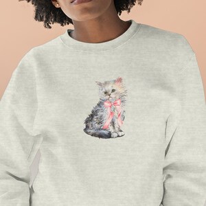 Coquette Kitty Premium Crewneck Sweatshirt | Coquette Katzen Pullover | Coquette Pullover | Kätzchen mit Schleife