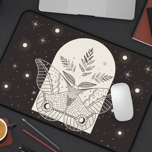 Tappetino da scrivania Moth in stile Boho, spazio di lavoro artistico per l'arredamento dell'ufficio, estetica dell'ufficio cottagecore - regalo per lei, estetica da strega / tappetino da scrivania carino