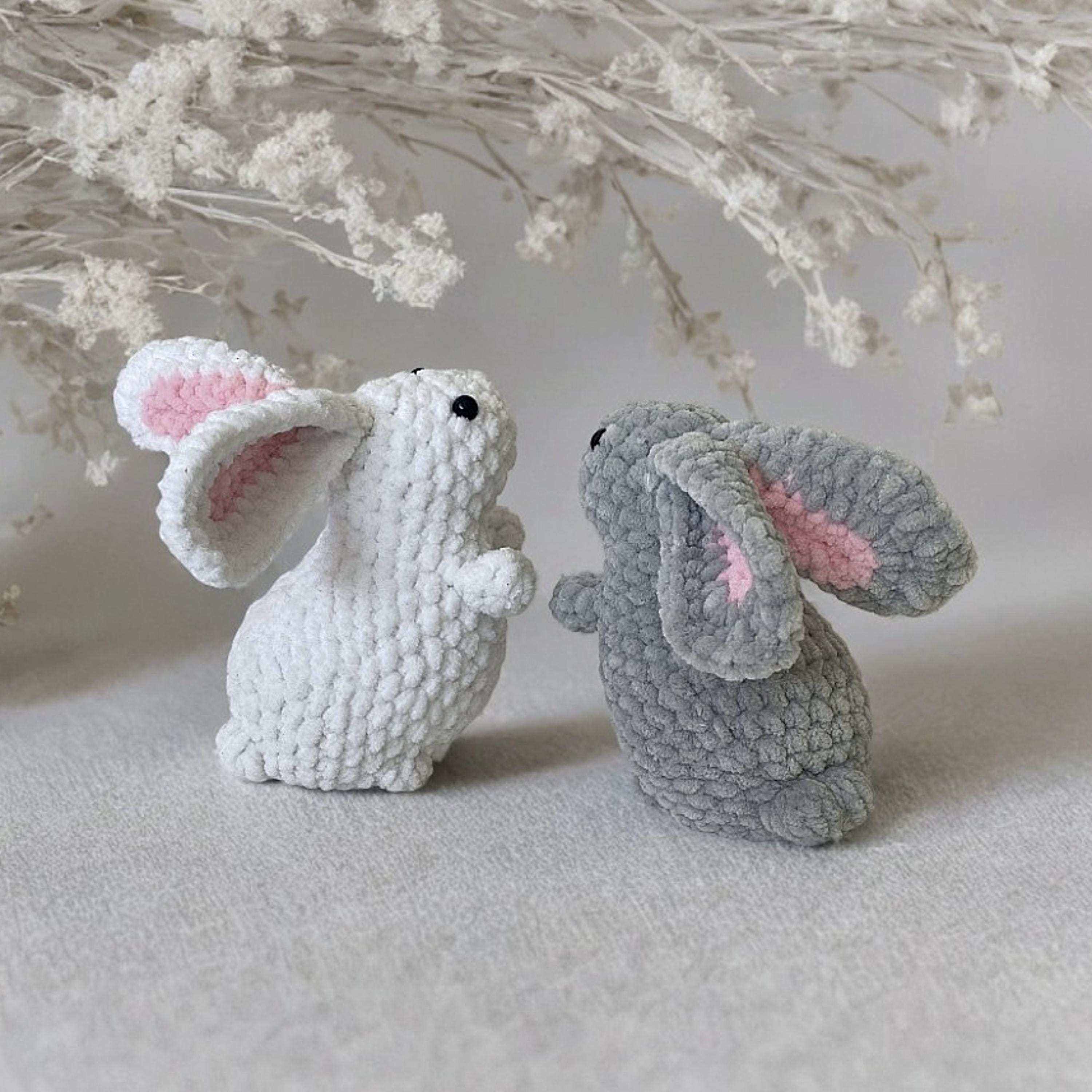 低速で編めるかぎ針編みのぬいぐるみウサギのパターン：初心者向け垂れ