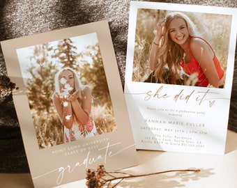Peut inclure: Une invitation à une fête de graduation avec une photo d'une femme dans un champ. L'invitation est beige avec du texte blanc et une police d'écriture manuscrite. Le texte indique "Elle l'a fait !" et comprend le nom du diplômé, la date, l'heure et le lieu.