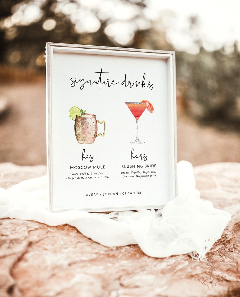 K&ouml;nnte beinhalten: Ein wei&szlig;es Schild mit dem Text "signature drinks" oben. Das Schild listet zwei Getr&auml;nke auf, "his" Moscow Mule und "hers" Blushing Bride, mit den Zutaten f&uuml;r jedes Getr&auml;nk darunter. Das Datum "09.24.2025" und die Namen "AVERY & JORDAN" stehen unten auf dem Schild.