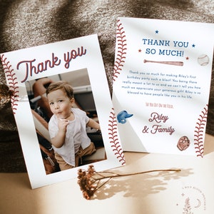Cartão de agradecimento de primeiro aniversário de beisebol, cartão de agradecimento com foto, festa de aniversário de novato do ano, festa de aniversário de menino, modelo editável R2