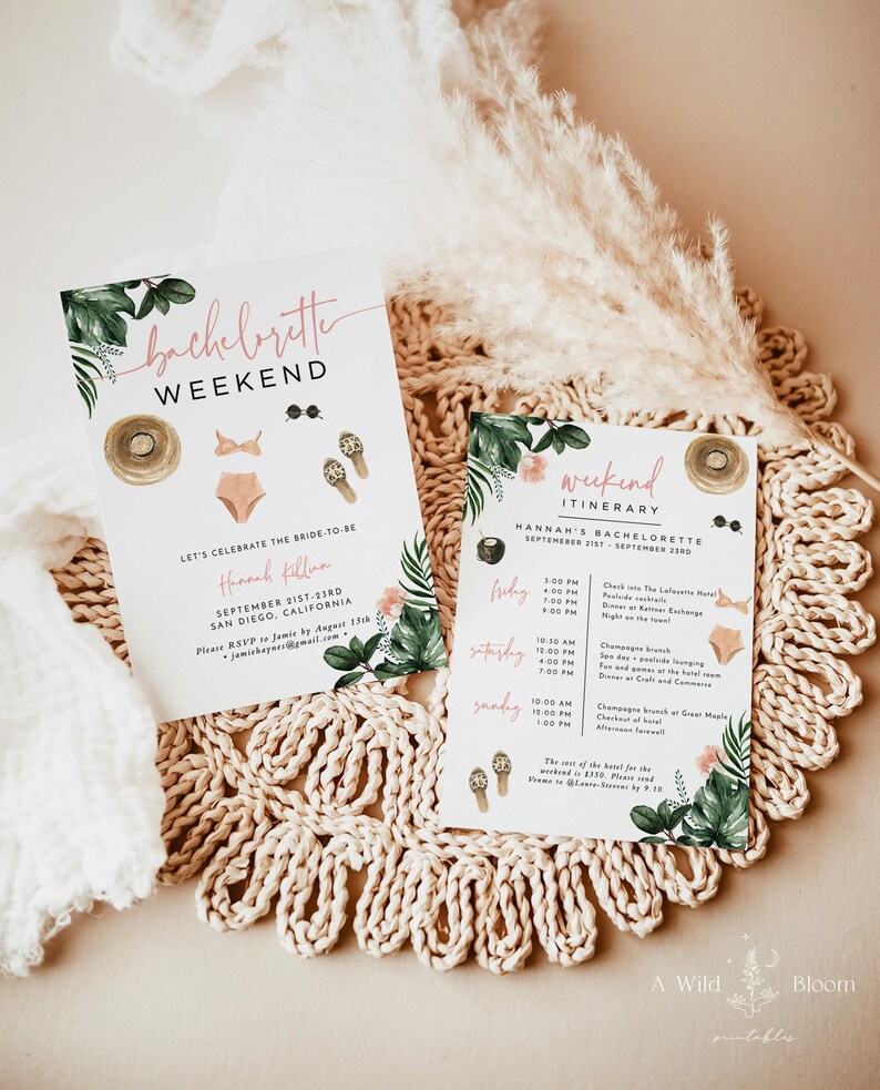 Puede incluir: Una tarjeta de itinerario de fin de semana de despedida de soltera imprimible con un tema tropical. La tarjeta presenta una ilustraci&oacute;n de acuarela de hojas de palmera, flores y un coco. El texto en la tarjeta dice "Weekend Itinerary" y "Hannah's Bachelorette September 21st - September 23rd".