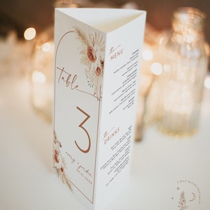 Numéros de table à trois volets de mariage bohème, numéros de table de mariage en terre cuite, menu de table à trois volets, support de table triangulaire, modèle modifiable A2