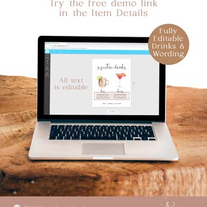 K&ouml;nnte beinhalten: Ein Laptop-Computer zeigt eine digitale Mockup einer druckbaren Hochzeitstafel mit dem Text "signature drinks" und zwei Aquarell-Illustrationen von Cocktails. Die Tafel enth&auml;lt auch den Text "hers" und "his" mit den Namen der Cocktails, die darunter aufgef&uuml;hrt sind. Der Text "Fully Editable Drinks & Wording" wird in einem braunen Kreis in der oberen rechten Ecke des Bildes angezeigt.