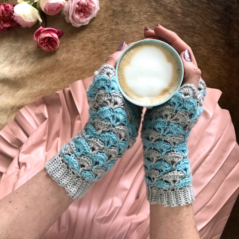 Shell We Dance Fingerless Gloves Crochet Pattern PDF One Size image 3