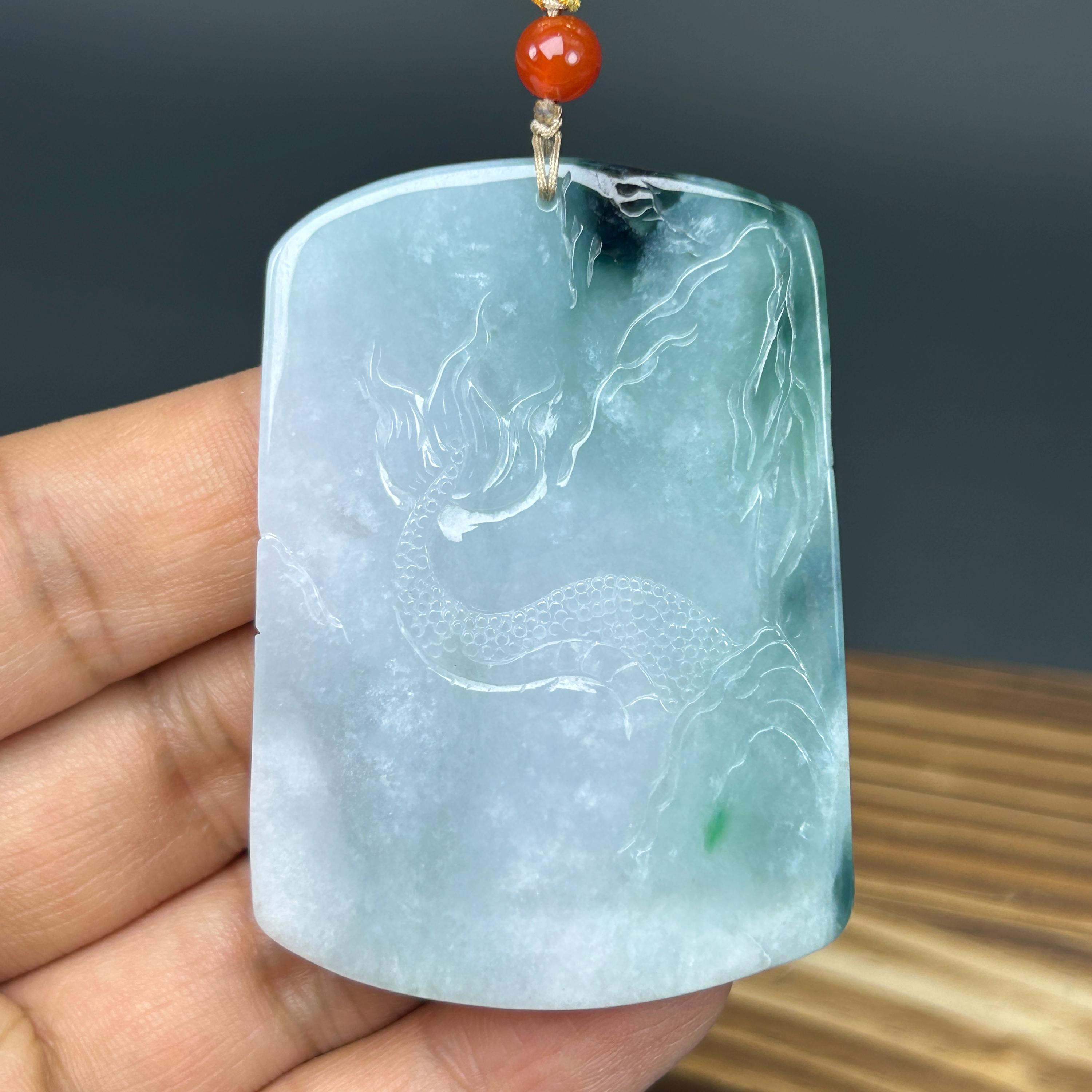 彫刻された翡翠の龍のペンダント：認定された天然翡翠のお守り - Etsy 日本