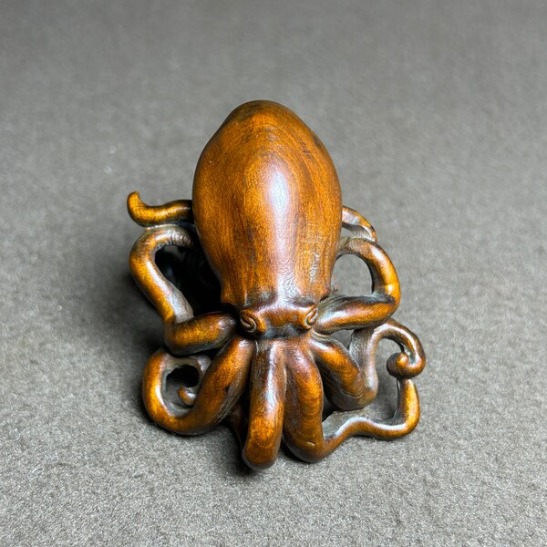 Boxwood carved 8 claw octopus sculpture decor collectible Netsuke