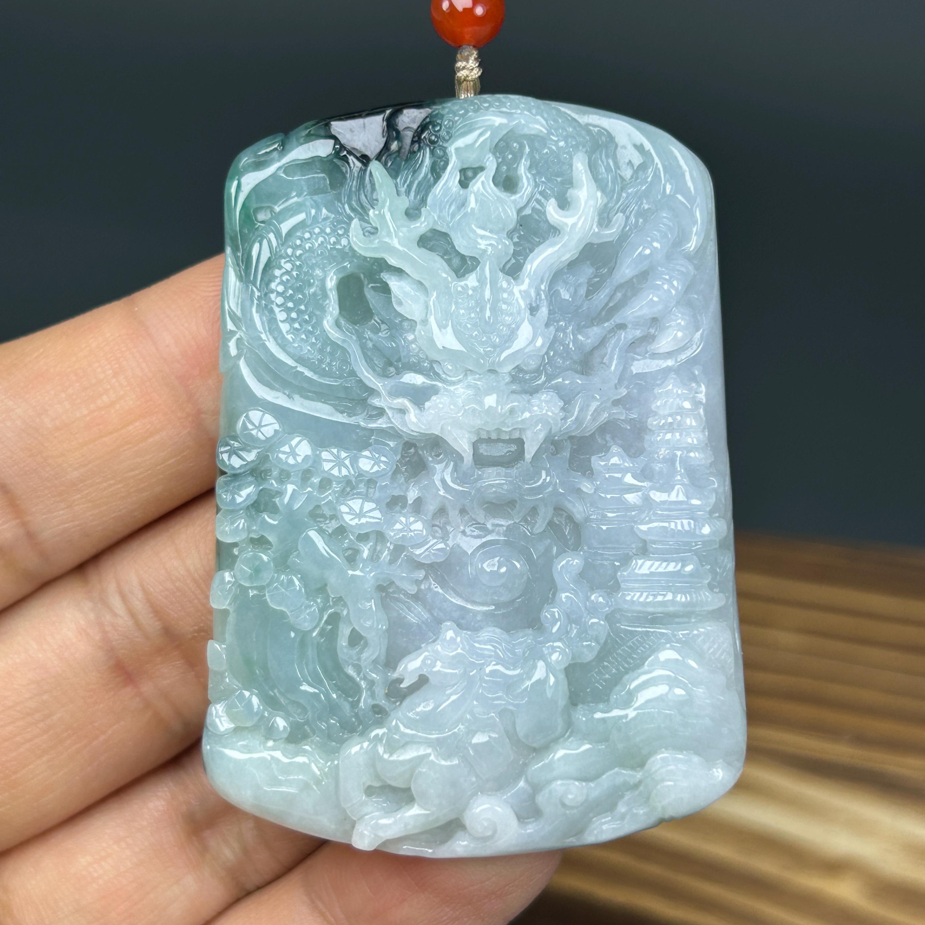 彫刻された翡翠の龍のペンダント：認定された天然翡翠のお守り - Etsy 日本