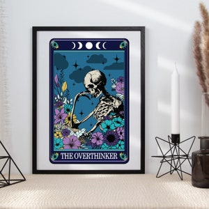 Impressão tipográfica estilo Tarot The Overthinker | Impressão peculiar de tarô | Presente de Tarô | Pessoa que pensa demais | Estilo de tatuagem | Arte do Esqueleto
