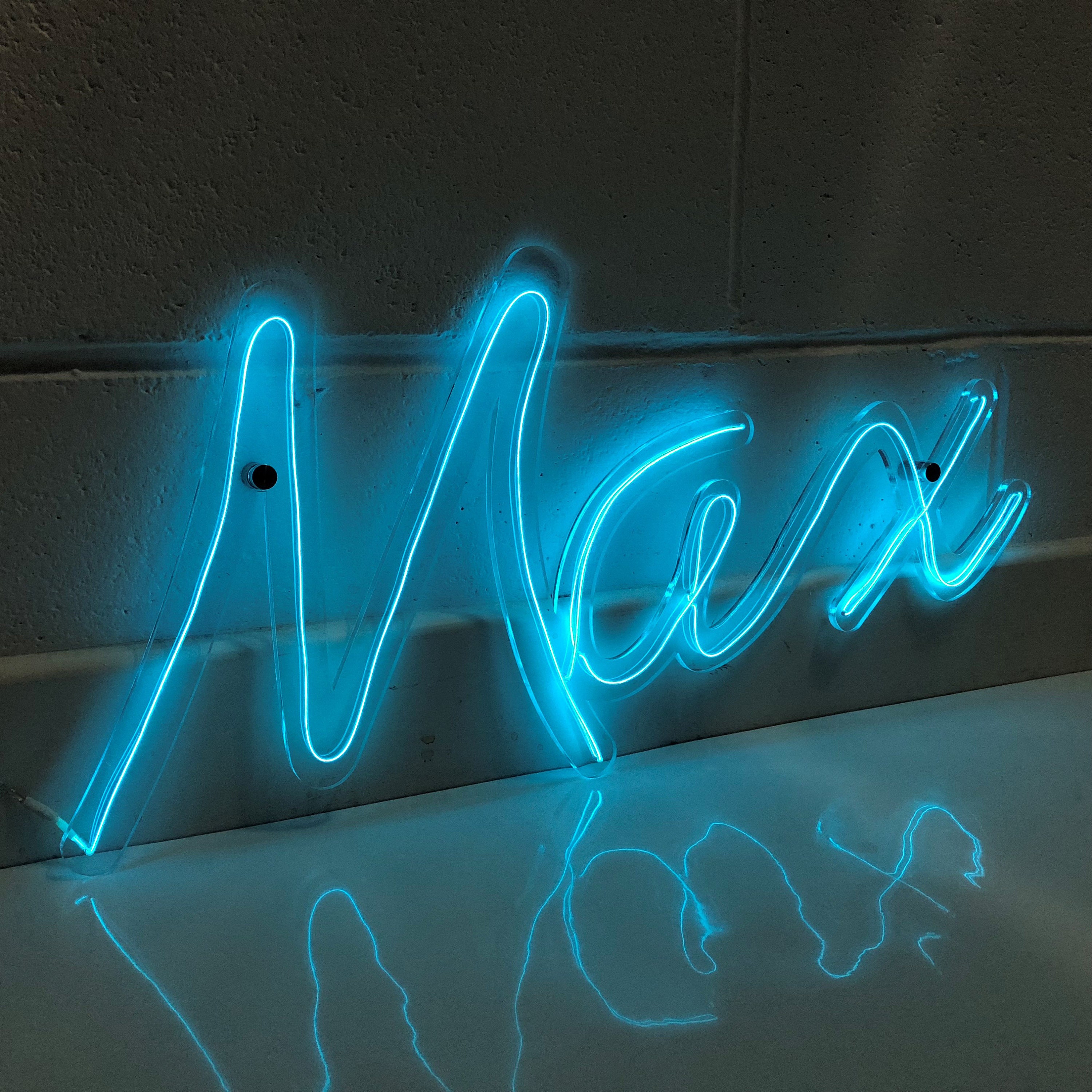 NFC-Technik Neon Licht Symbole gesetzt. In der Nähe von Feld
