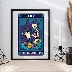 Impressão tipográfico do amante do jardineiro de Tarot de <br> Entrega Rápida? Impressão de cartas de tarô | Impressão de esqueleto colorido | Presente de jardineiro | Amante de cartas de tarô | Arte tipográfica