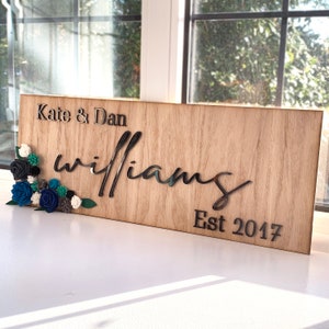 Cartel de madera personalizado para parejas / Regalo de boda personalizado / Regalo para parejas en el primer hogar / Regalo de inauguración / Cartel personalizado de la casa