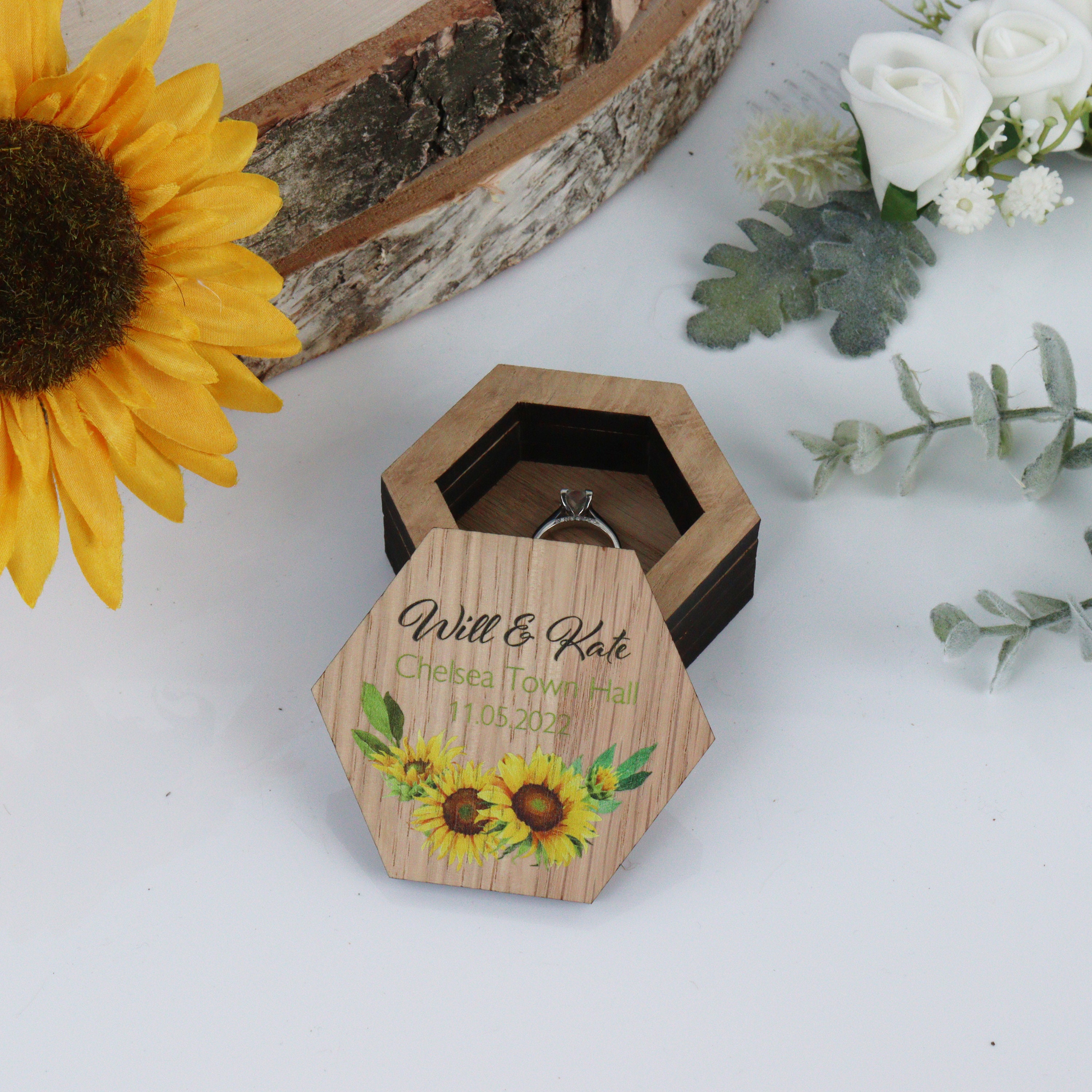 Scatola Anelli Nuziali In Legno - Mini Coffret Per Fedi Con Incisione Mr And Mrs