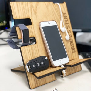 Gepersonaliseerde accessoires bord | Gepersonaliseerde handgemaakte houten accessoires houder | Telefoonhorloge Sleutels Organizer | Vaderdag | Moederdag