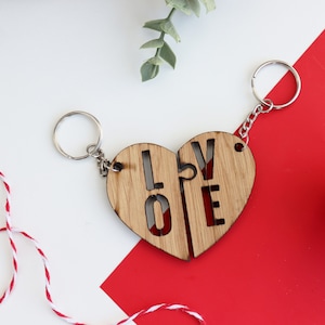 Love Holz Schlüsselanhänger Set | Paare Valentinstag Schlüsselanhänger Set | Partners Jigsaw Schlüsselanhänger Set | Valentinstag Token Geschenk für Partner