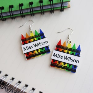 Pendientes personalizados para profesores / Regalo personalizado de agradecimiento para profesores / Pendientes originales para profesores / Pendientes con crayones / Regalo de fin de curso