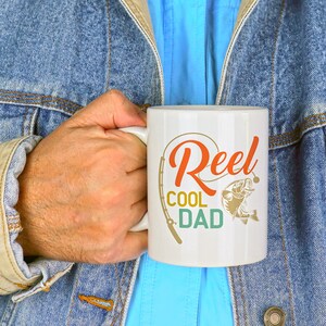 Angeln Papa Vatertag Tasse | Vatertag Angeln Becher | Angelfreunde | Angelabenteuer | Fischer Papa | Liebt es zu Fischen