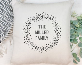 Cojín personalizado con nombre de familia/almohada decorativa con apellido personalizado/regalo único con nombre de familia para inauguración de la casa o boda