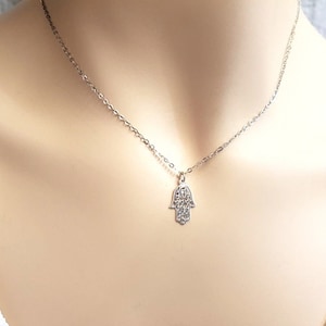 Collier à main Hamsa, Charme en filigrane d’argent sterling, Main Khamsa de Fatima, Collier de charme Hamsa, Bijoux mauvais œil pour femmes