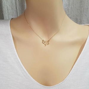 Collar con nombre hebreo personalizado: joyería personalizada bañada en oro, delicado collar con nombre, colgante con dije judío de una sola letra, regalo para ella