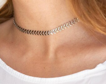 Versilbert Chevron Choker: Boho Halskette Fischgräte