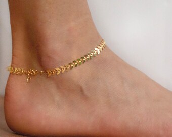 Gold Chevron Fußkettchen: Zierlicher Messing Fußschmuck