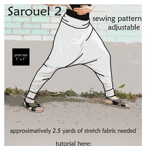 Può includere: Un cartamodello per un paio di pantaloni sarouel bianchi. Il cartamodello è regolabile e richiede circa 2,3 metri di tessuto elasticizzato. Il cartamodello include un tutorial su http:77lucybaribeau.blogspot.com. Il testo "Sarouel 2 cartamodello regolabile" è stampato nella parte superiore dell'immagine. Il testo "print test 1" x 1" è stampato nell'angolo inferiore sinistro dell'immagine. Il testo "assemblare i fogli allineando gli stessi numeri uno accanto all'altro come questo: 1 1" è stampato nella parte inferiore dell'immagine. Il testo "per uso personale solo (C) Lucy, mes collections" è stampato nella parte inferiore dell'immagine.