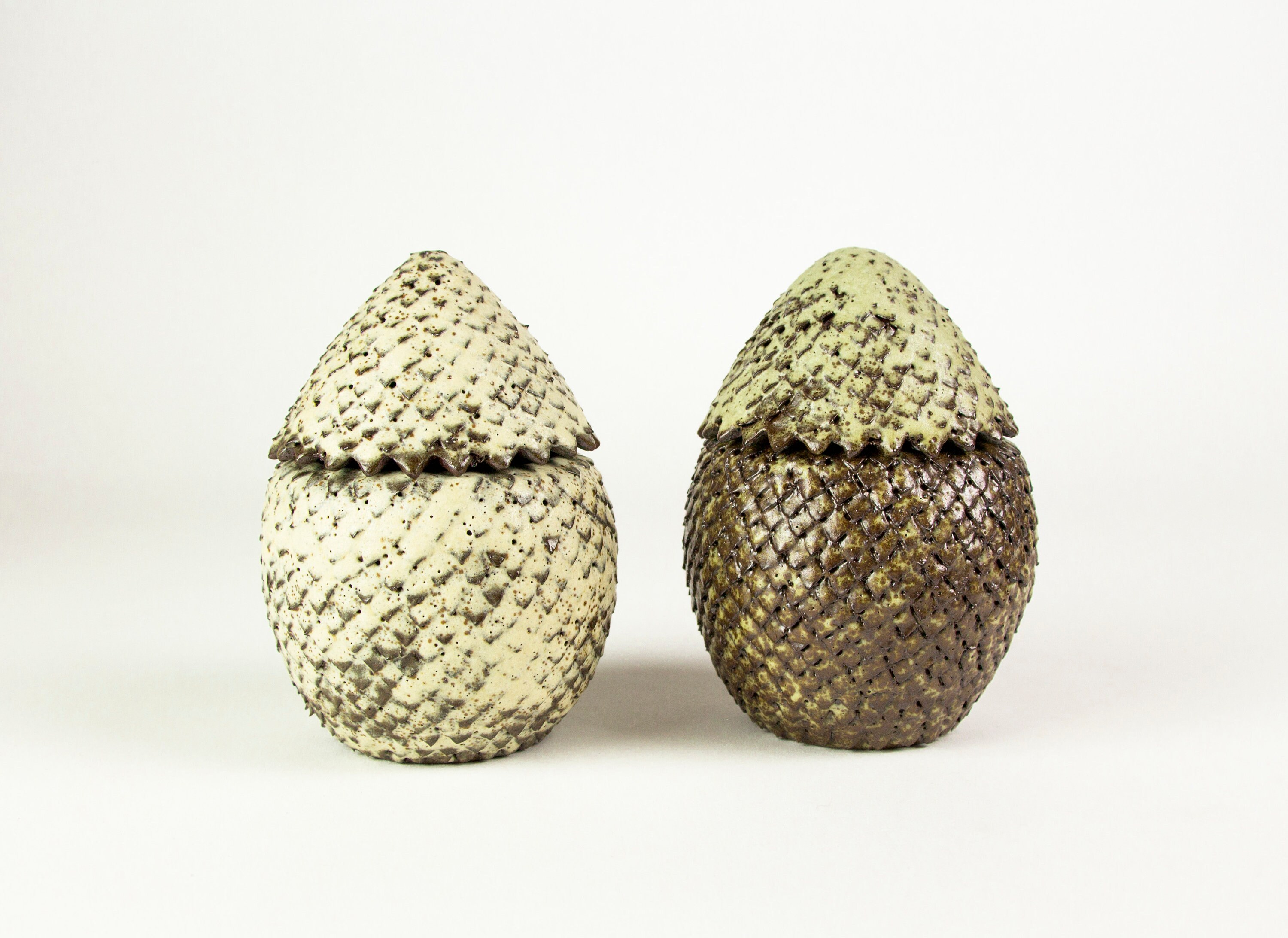Écrin Œuf de Dragon en Céramique Vert Kaki Pièce Unique Réalisée à La Main