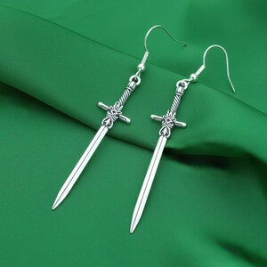 Orecchini lunghi con spada in argento, gioielli con armi medievali vichinghe, orecchini con pugnale gotico, orecchini da strega, coltello pendente da donna o da uomo, idea regalo per il gioco di ruolo dal vivo.