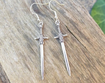 Lange Silber Schwert Ohrringe, Mittelalterliche Waffe Wikinger Schmuck, Gothic Klinge Dolch Ohrringe witchy Frauen oder Männer baumeln Messer Ohrringe Geschenkidee