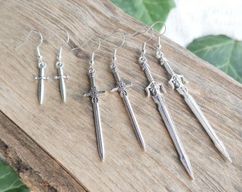 Silber Schwert Ohrringe, Mittelalterliche Waffe Wikinger Schmuck, Gothic lange Klinge Dolch Ohrringe witchy Frauen oder Männer baumeln Messer Ohrringe Geschenkidee