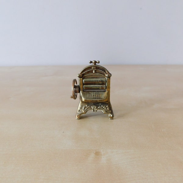 Miniature Clothes Wringer - Die Cast Metal - England