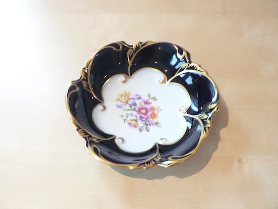 ヴィンテージ コバルトブルー 磁器皿：ドイツ風花模様の金彩トリム