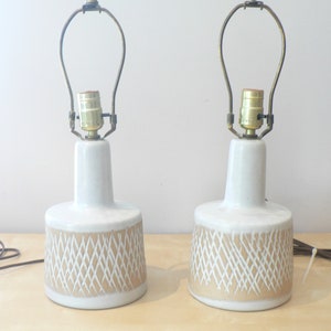 Pair MARTZ Matte White Glaze and Tan Incised Ceramic Table Lamps - Mid-Century Modern White Tan Ceramic Lamps - c. 1960&#39;s - Marshall Studios