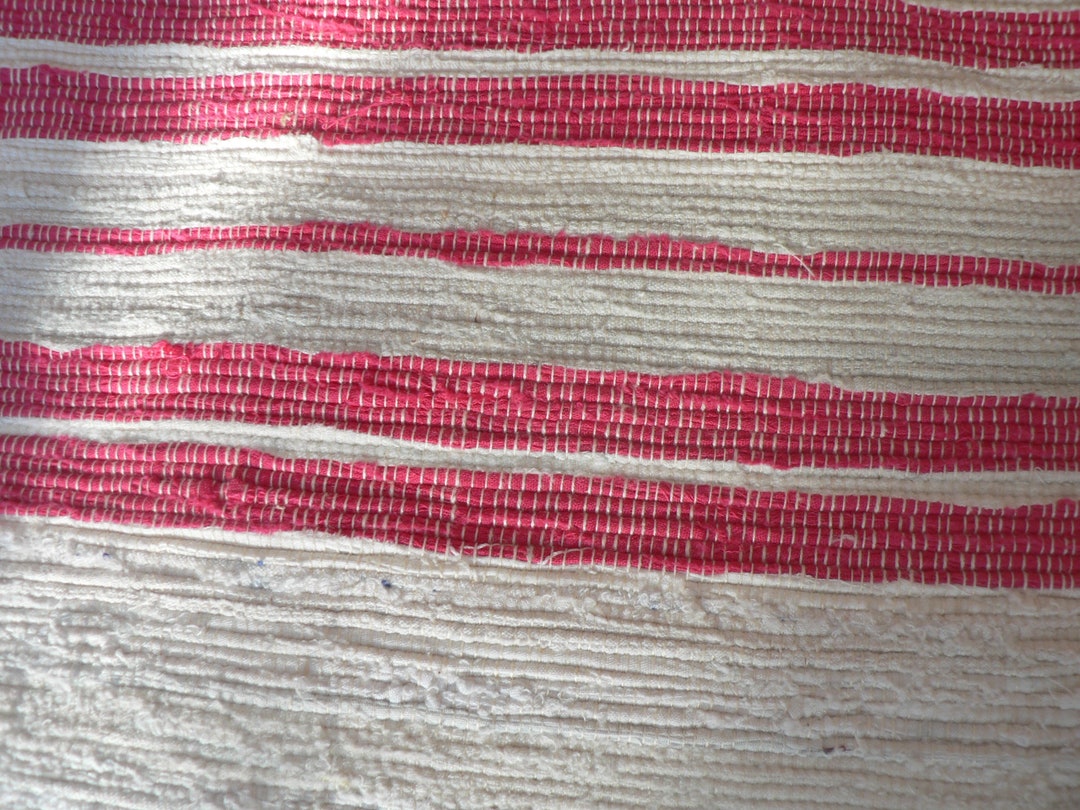 5 X 7' Rag Rug Offwhite Rag Rug With Dark Pink Stripes Accent Rug