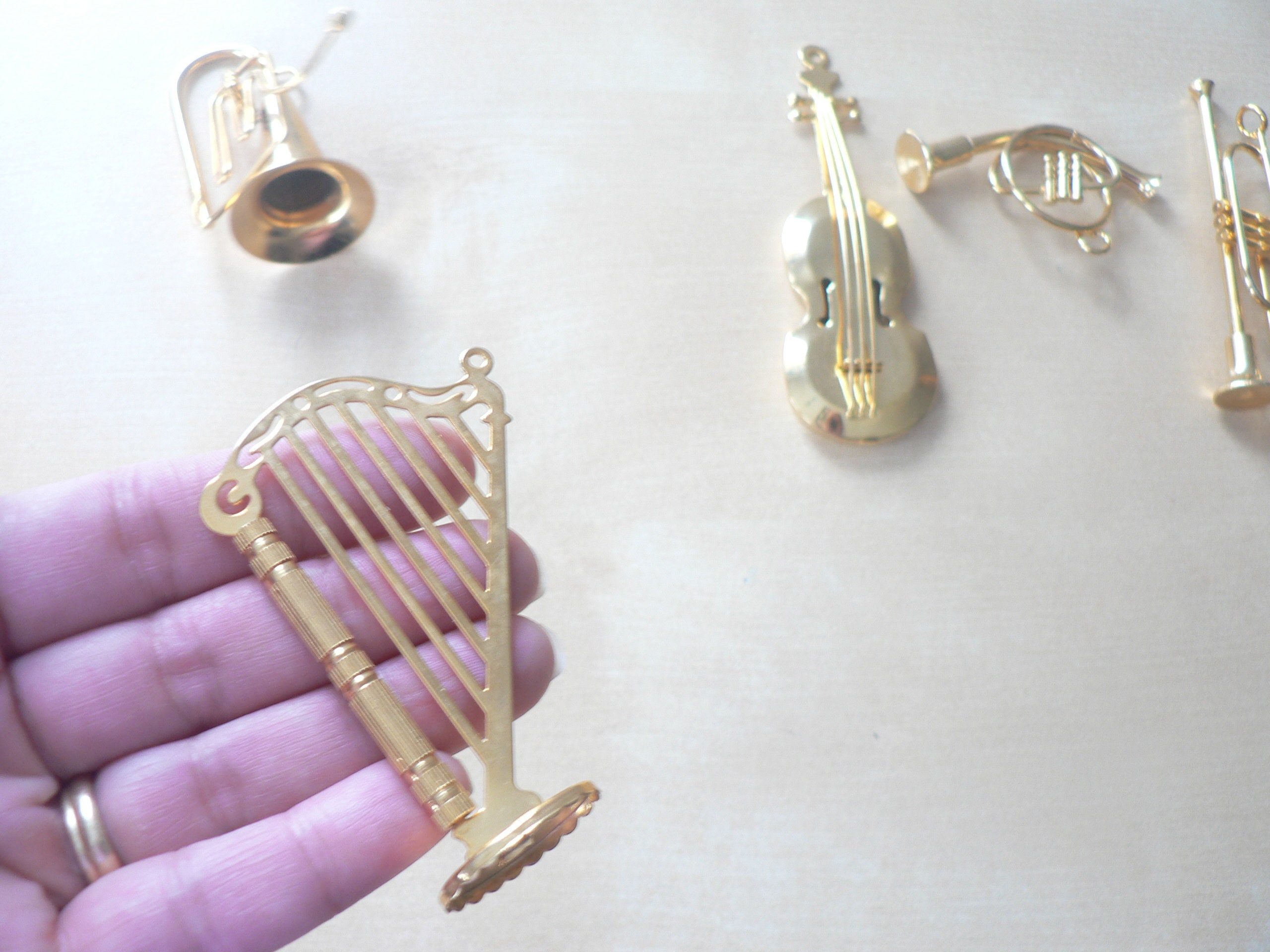 1 0ne Gold Metal Musical Instrument Ornament Cello Harp French Horn Violin  Tuba Trombone Christmas Tree Ornaments 