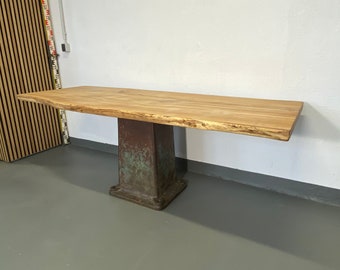 “Elias” dining table