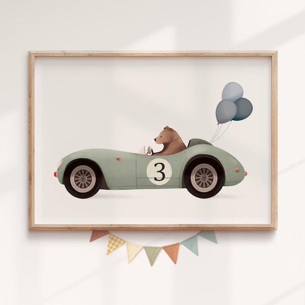 Barnrumstavla med salviagrönt racerbil: Konst med skogsdjur, nyckfull björn, barnrumsinredning