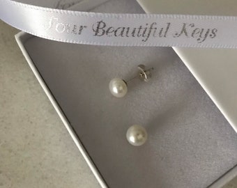 Elegant Pearl stud earrings