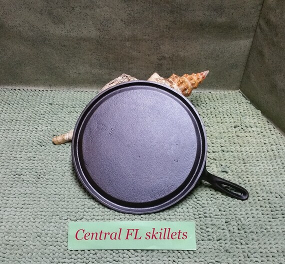 Unmarked Lodge 9 Cast Iron Griddle Circa 1950s Vintage Etsy